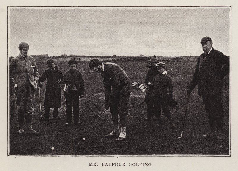 Den britiske konservative politiker Arthur Balfour spiller golf (s/h foto) af Scottish Photographer
