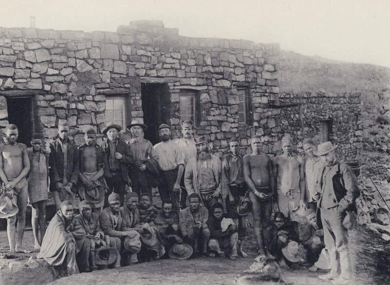 En minegruppe (s/h-billede) af South African Photographer