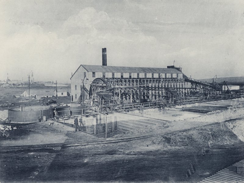 City and Suburban Gold Mining Company, New Battery and Cyanide Works (s/h foto) af South African Photographer