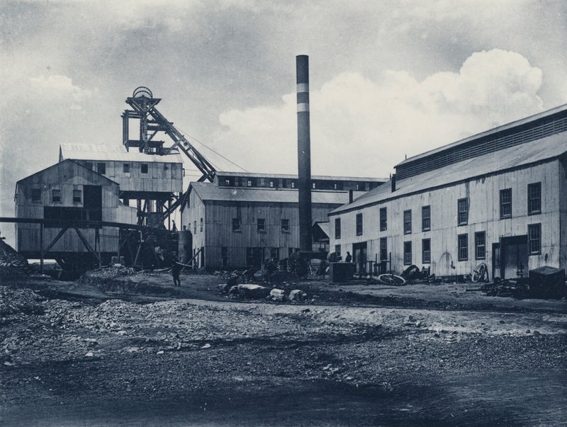 Head Gear, etc, Langlaagte Royal Gold Mining Company (s/h foto) af South African Photographer