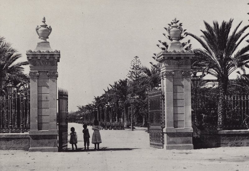 Cadiz: Indgang til Genoves Park (s/h foto) af Spanish Photographer