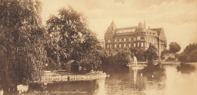 Malmø: En del af Slottsparken med museet (s/h-foto) af Swedish Photographer