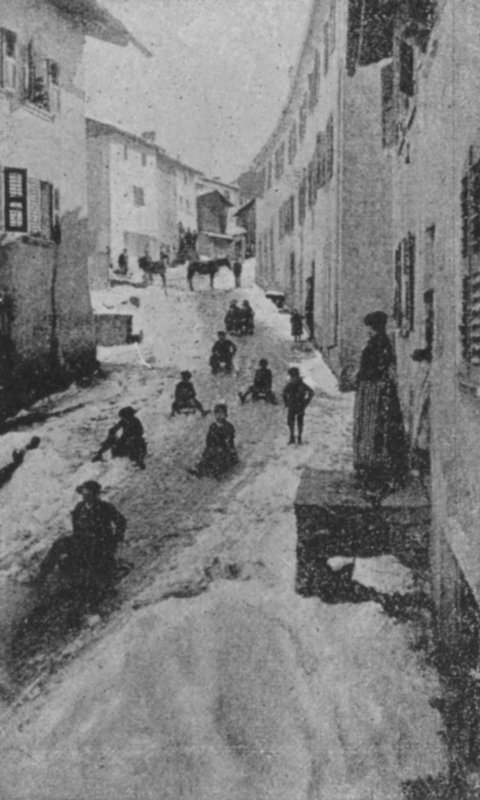 Gade i Liddes om vinteren, Route du Grand Saint-Bernard (s/h foto) af Swiss Photographer