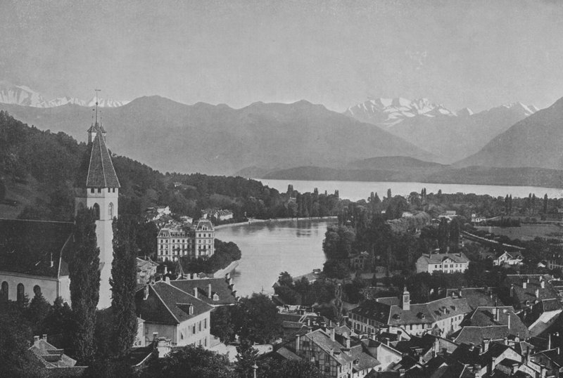 Thun, søen og alperne (s/h foto) af Swiss Photographer