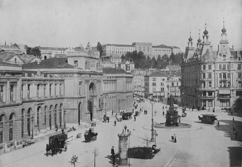 Zürich, Place De La Gare og Polytechnikum (B/W Photo) af Swiss Photographer
