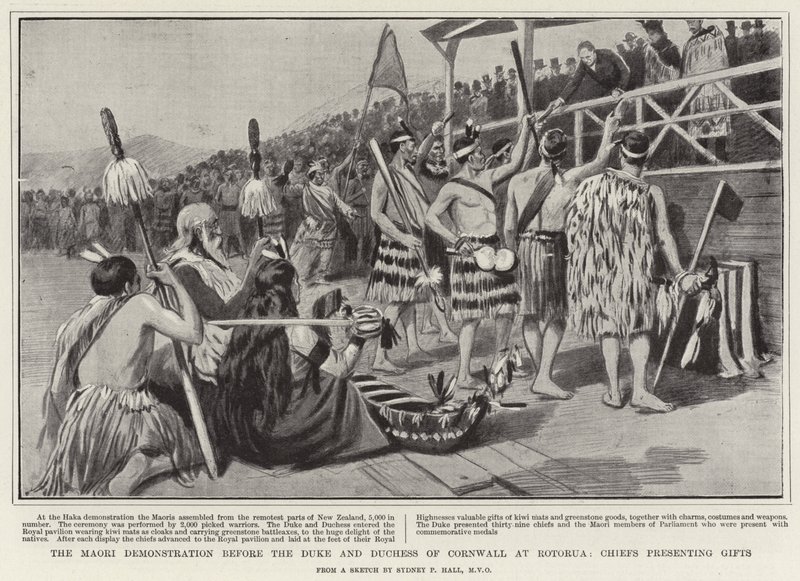 Maori-demonstration foran hertugen og hertuginden af Cornwall i Rotorua, høvdinge overrækker gaver af Sydney Prior Hall