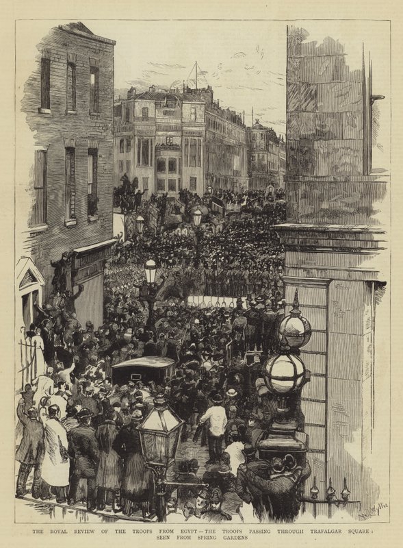 Den kongelige anmeldelse af tropperne fra Egypten, tropperne, der passerer gennem Trafalgar Square, set fra Spring Gardens af William Lionel Wyllie
