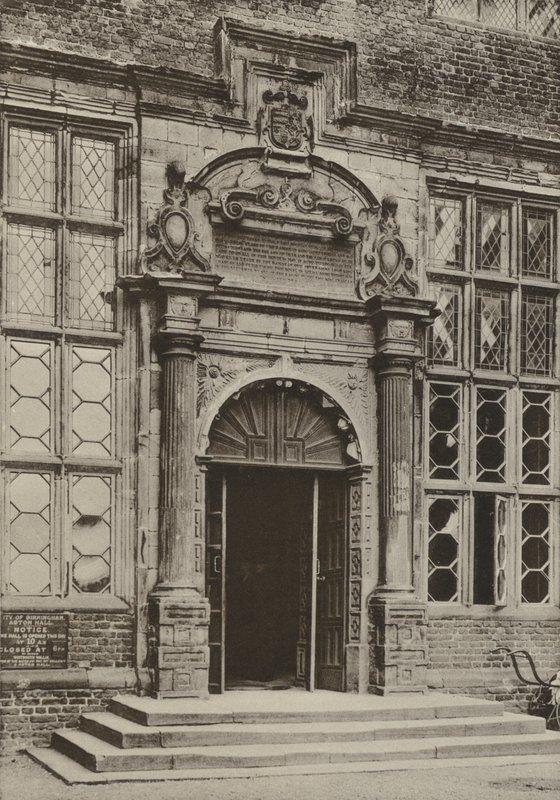Doorway, Aston Hall, Warwickshire (s/h-billede) af William Galsworthy Davie