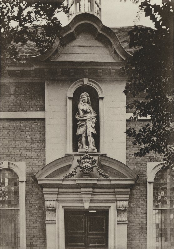 Doorway, Berkeley Almshouses, Worcester (s/h-billede) af William Galsworthy Davie