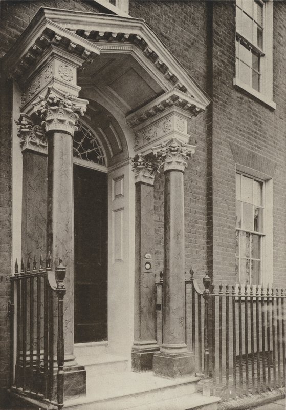 Doorway, Brighton Road, Reigate, Surrey (s/h foto) af William Galsworthy Davie