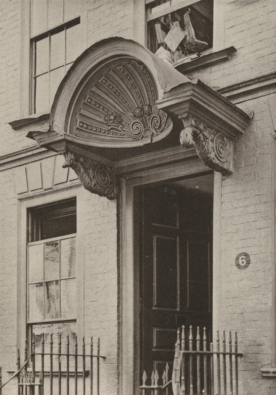 Doorway, Bristol (s/h foto) af William Galsworthy Davie