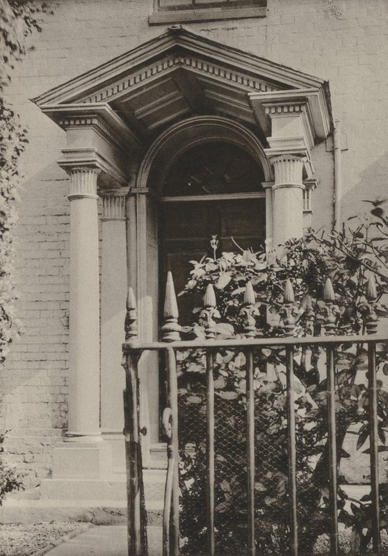 Doorway, Cranbrook, Kent (s/h-billede) af William Galsworthy Davie