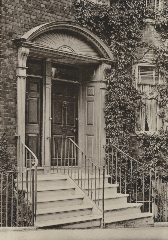 Doorway, High Street, Lewes, Sussex (s/h-billede) af William Galsworthy Davie