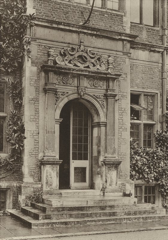 Doorway, In the Court, Hatfield House (s/h-billede) af William Galsworthy Davie