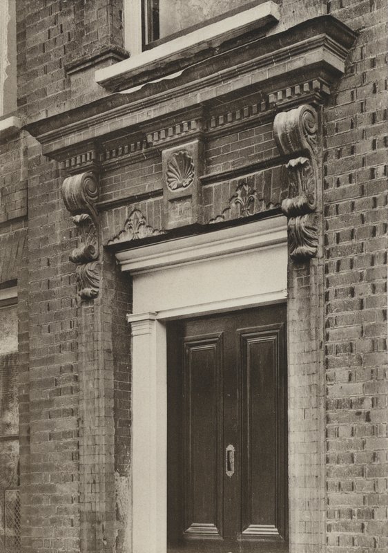 Doorway, Longbridge House, Farnham, Surrey (s/h-billede) af William Galsworthy Davie