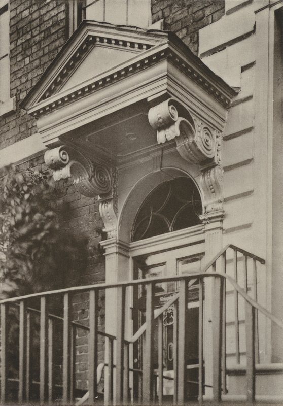 Døråbning, Lower Bridge Street, Chester (B/W -foto) af William Galsworthy Davie
