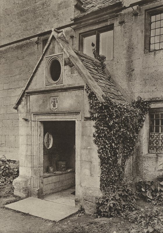 Døråbning, veranda ved Cap Mill, Painswick, Gloucestershire (s/h-billede) af William Galsworthy Davie