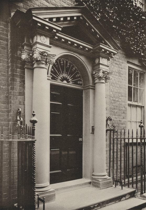 Doorway, Redhill Road, Reigate, Surrey (s/h-billede) af William Galsworthy Davie