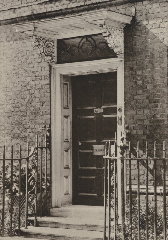 Doorway, Rye, Sussex (s/h-billede) af William Galsworthy Davie