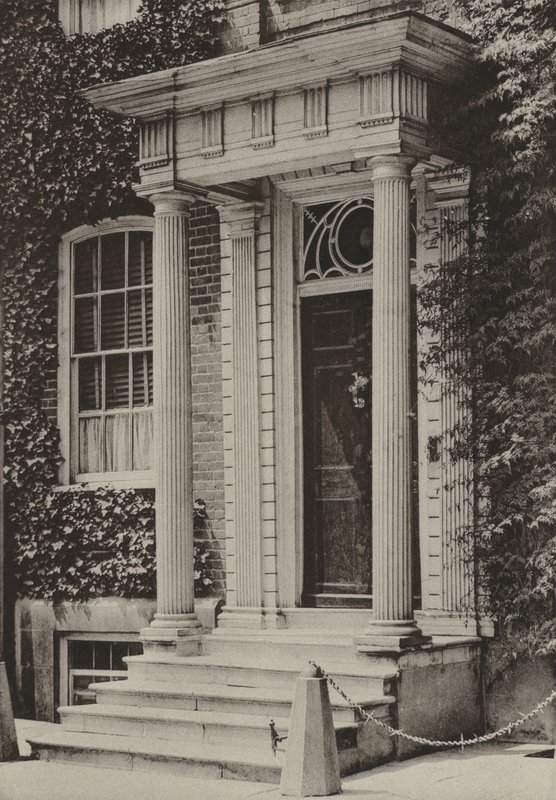 Doorway, Southgate Street, Winchester (s/h-billede) af William Galsworthy Davie