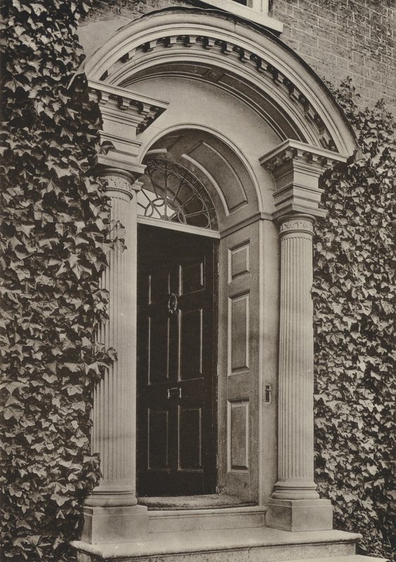 Doorway, Steyning, Sussex (s/h foto) af William Galsworthy Davie