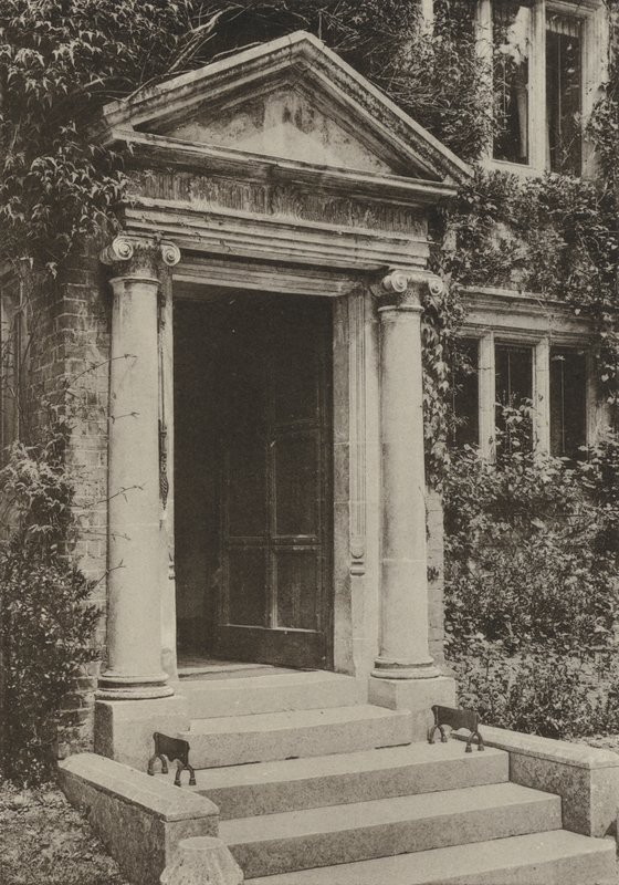 Doorway, The Deanery, Battle, Sussex (s/h-billede) af William Galsworthy Davie