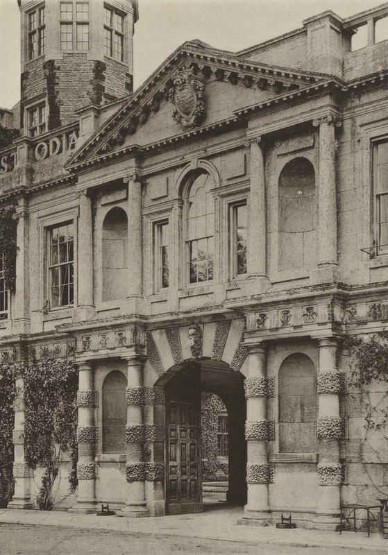 Doorway, The Gateway, Castle Ashby, Northants (s/h-billede) af William Galsworthy Davie