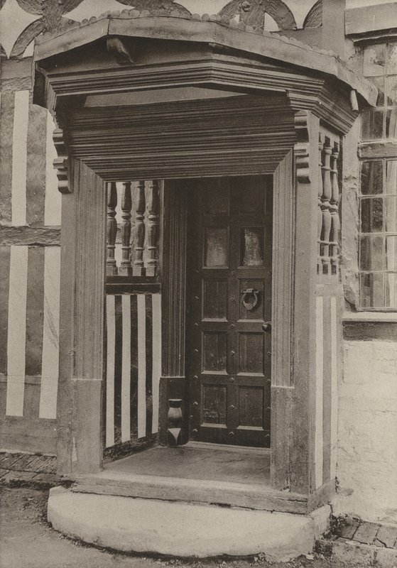 Doorway, The Middle House, Mayfield, Sussex (s/h-billede) af William Galsworthy Davie