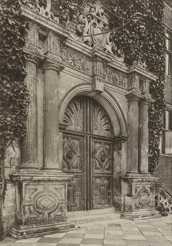 Doorway, The North Doorway, Hatfield House, Herts (s/h-billede) af William Galsworthy Davie