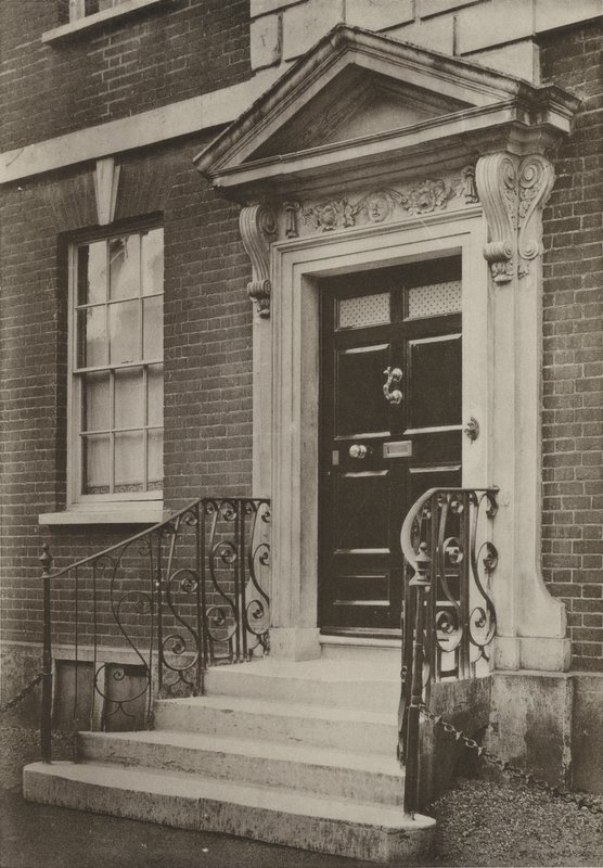 Doorway, Wimborne, Dorset (s/h foto) af William Galsworthy Davie