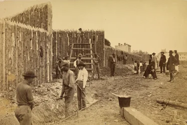 [Palisade bygget af general Haupt til beskyttelse af regeringens ejendom, Orange  Alexandria R.R., Alexandria, Virigina].