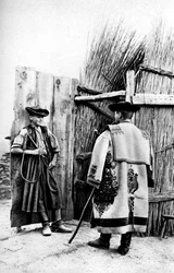 En kohyrdekonge og hans bolig, Ungarn, 1922.