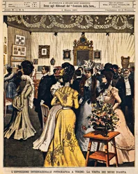 Hertugerne af Aosta besøger den internationale fotoudstilling i Torino, af Achille Beltrame (1871-1945), fra La Domenica del Corriere, 4. marts 1900