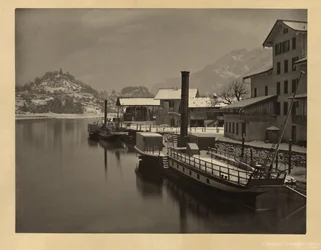 Dampskibe på søen i vinterfortøjning, Schweiz