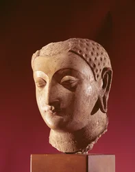 Buddhas hoved, ca. 500-tallet (stuk med gesso og spor af maling)
