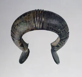 Armbånd, fra Reallon, Hautes-Alpes (bronze)