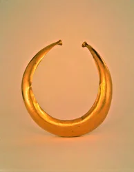 Collar, Mooghaun North, County Clare, sen bronzealder, 800-700 f.Kr. (guld)