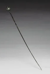 Beklædningsnål, ca. 1400 f.Kr. (støbt og bearbejdet bronze)