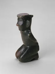 Knælende figur, Kina, sandsynligvis Sichuan-provinsen, slutningen af det 2. årtusinde f.Kr. (klorit)