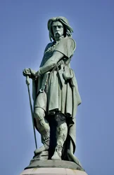 Kolossal statue af Vercingetorix (72-46 f.Kr.), gallisk leder - Skulptur af Millet Aime (1819-1891) 6,60 m høj erige i 1865 på den vestlige del af Mont Auxois (base 7 m høj af Viollet Le Duc) Alise Sainte Reine 1865