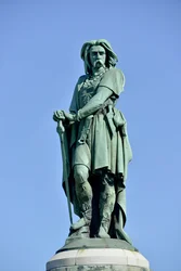 Kolossal statue af Vercingetorix (72-46 f.Kr.), gallisk leder - Skulptur af Millet Aime (1819-1891) 6,60 m høj erige i 1865 på den vestlige del af Mont Auxois (base 7 m høj af Viollet Le Duc) Alise Sainte Reine 1865