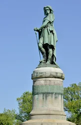 Kolossal statue af Vercingetorix (72-46 f.Kr.), gallisk leder - Skulptur af Millet Aime (1819-1891) 6,60 m høj erige i 1865 på den vestlige del af Mont Auxois (base 7 m høj af Viollet Le Duc) Alise Sainte Reine 1865
