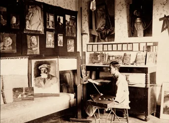 Kunstneren Guglielmo Ghini i sit atelier, Ponte a Vingone, Scandicci, Firenze, 09/1920 (s/h foto)