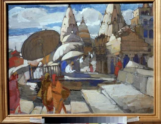 En pagode i Benares (Indien) (En pagode i Benares). Beskrivelse af indiske gader og bygninger, med nogle karakterer i traditionelle dragter, der er engageret i daglige aktiviteter. Maleri af Alexei Ilyich Kravchenko (1889-1940), olie på lærred