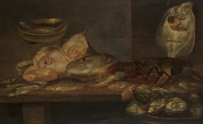 Stilleben med fisk og en hummer og østers på et bord i nærheden