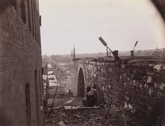 Ruinerne af Richmond & Petersburg Railroad Bridge, Richmond, Virginia, ca. 1865.