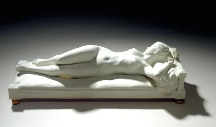 Sevres kiksefigur af en liggende nøgen, 