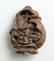 Maquette til en nøglebue med en amor, der hvisker til en siddende pige: tre skitser til den centrale gruppe (gips)