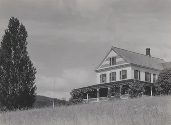Hus på bakken, Lake George