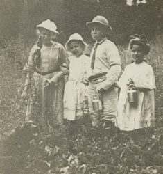 Uden titel (Flora, Elizabeth, Howard & Kitty i Lake George-feltet)